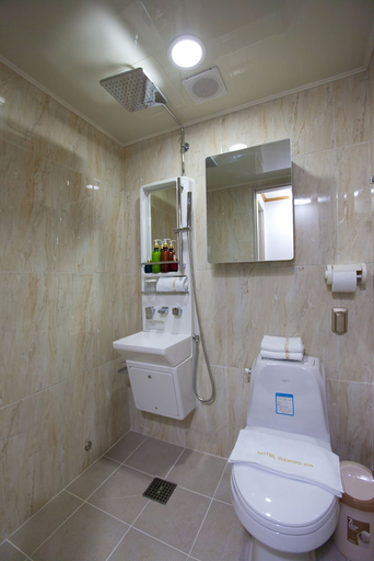 Bathroom 3, Hotel Daewoo Inn, Jung