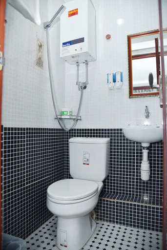 Bathroom 4, Ashoka Hostel, Kowloon