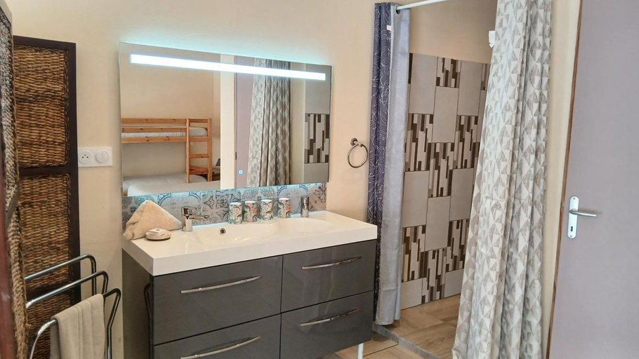 Bathroom 2, Le Domaine de la plume, Loire