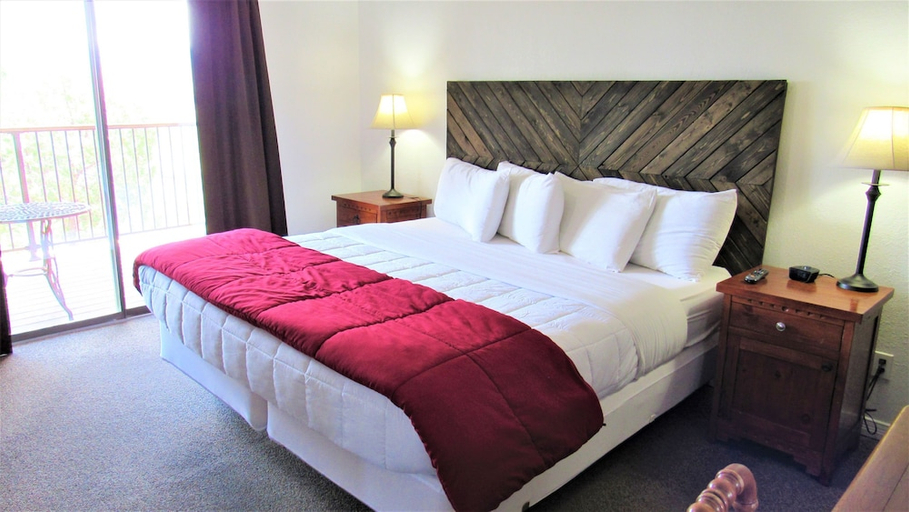 Bedroom, High Sierra Condominium, Lincoln