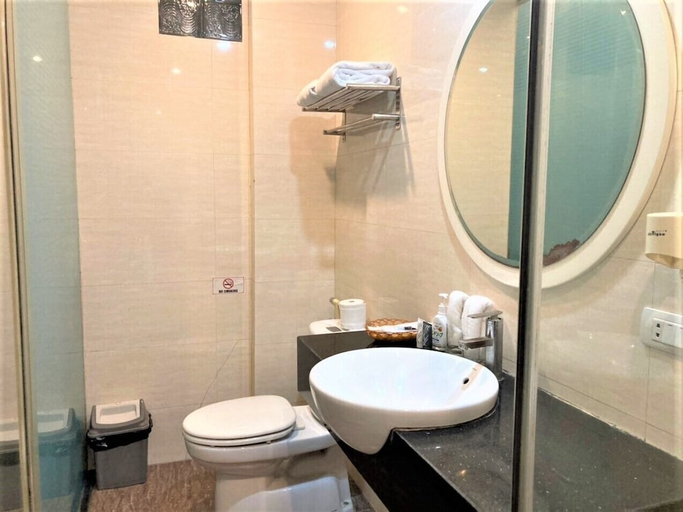 Bathroom 3, Tu Linh Palace Hotel, Hoàn Kiếm
