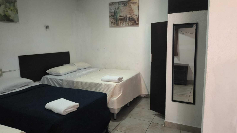 Room 5, Hotel Las Gardenias, ZONA 10