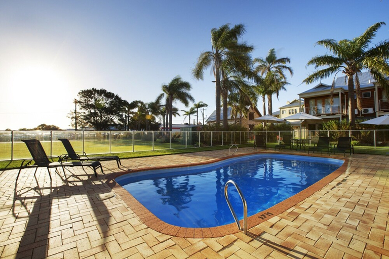 Sport & Beauty 5, Nightcap at the Ship Inn (ex The Royal Palms Resort), Busselton