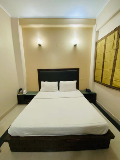 Bedroom 2, Hotel LLoyd Residency Near Nehru Place, Delhi