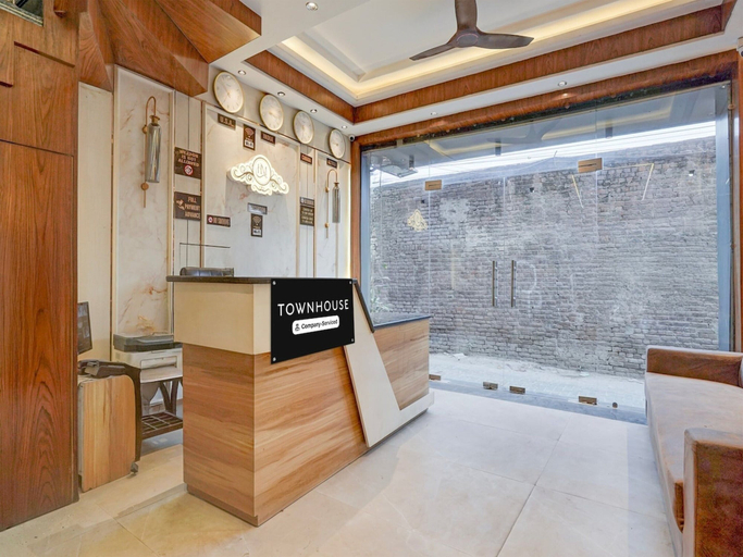 Reception 2, Deluxe Townhouse by OYO Ram Talai, Amritsar