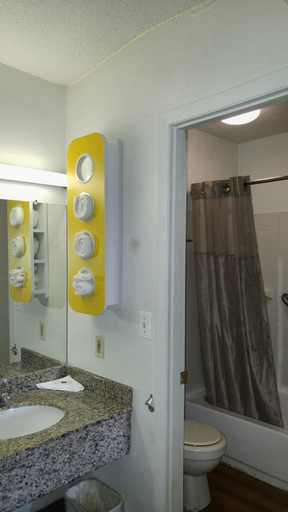 Bathroom 5, Stay 4 Less, Spotsylvania