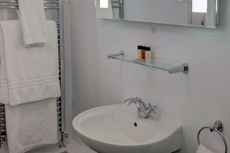 Bathroom, Queens Head Inn, Northamptonshire