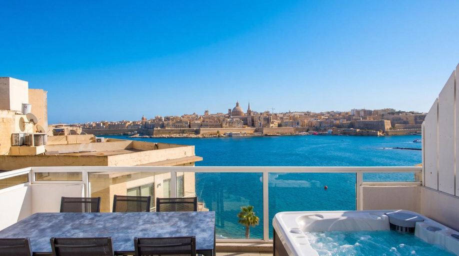 Sport & Beauty 2, Valletta Bastion View Apartments & Penthouse With Heated Jacuzzi