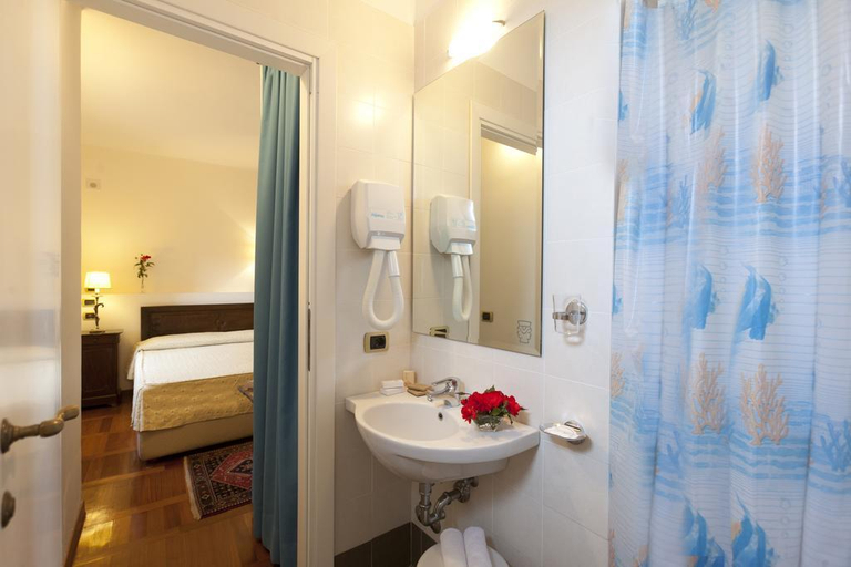 Bathroom 3, Locanda della Taverna Etrusca, Grosseto