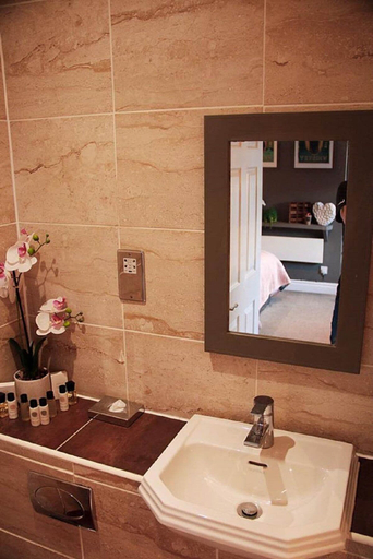 Bathroom 3, The Knife and Cleaver, Central Bedfordshire