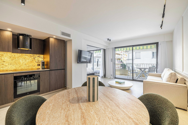 Interior 4, Renovated Prestige 3P Luxe Apt, Terrace & Parking, Alpes-Maritimes