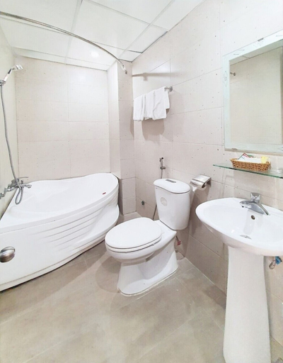 Bathroom 4, Canary Hue Hotel, Huế