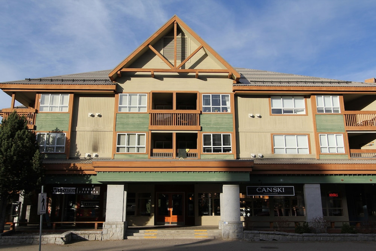 Exterior & Views