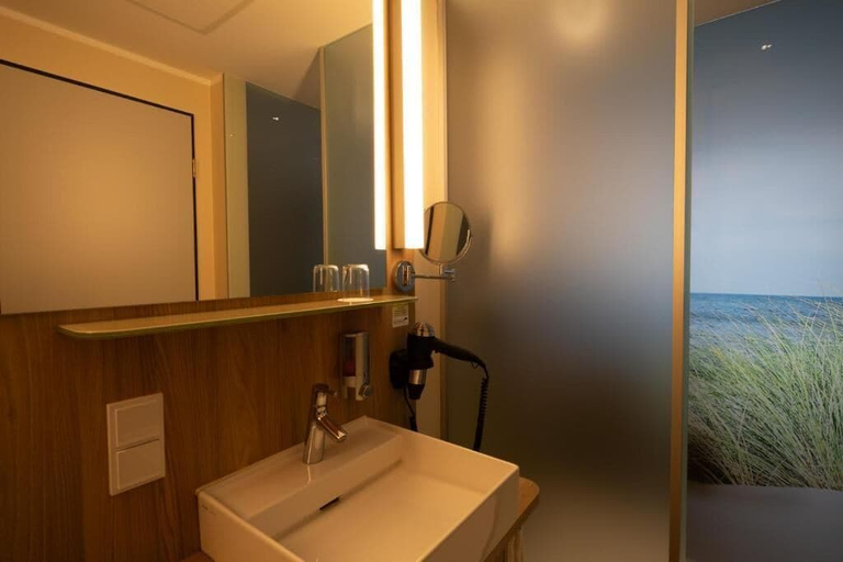 Bathroom 4, DLRG Tagungszentrum Hotel Delphin, Schaumburg