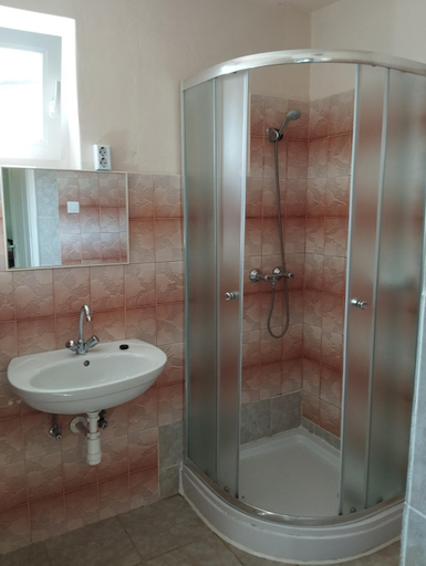 Bathroom 3, Negy Evszak Vendeghaz, Fonyód