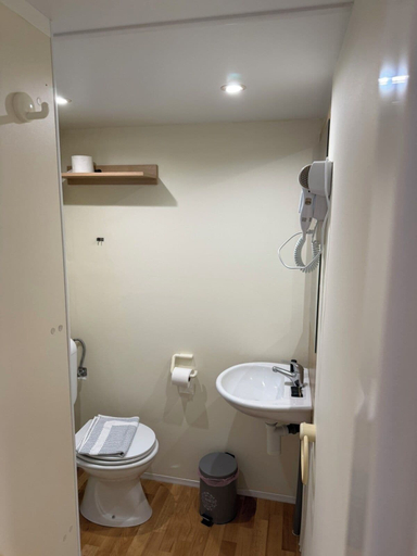 Bathroom 4, Chrissa Camping Rooms & Bungalows, Central Greece