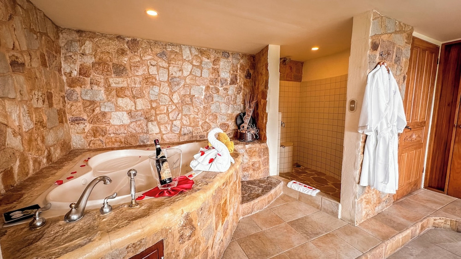 Bathroom 5, Issimo Suites Boutique Hotel & Spa - Adults Only, Aguirre