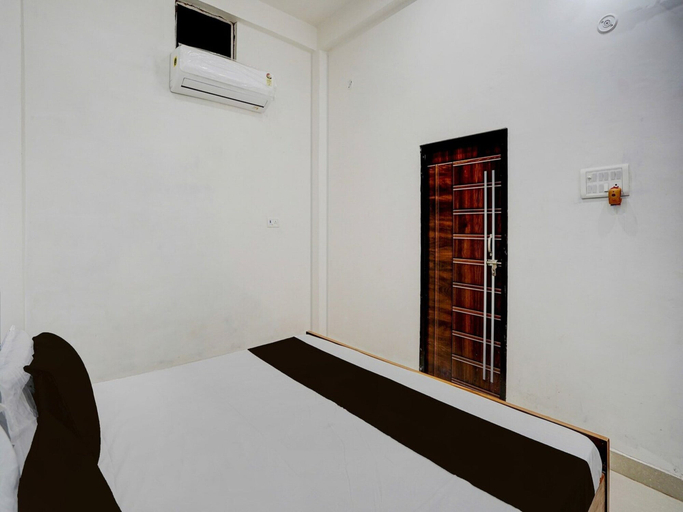 Room 4, Deluxeveni Madhv Inn, Kaushambi