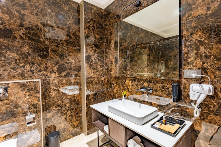 Bathroom 5, Shervani Pebbles & Pines Resort & Spa, Corbett, Nainital