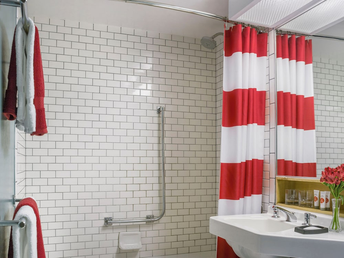 Bathroom 4, Lake House, Essex