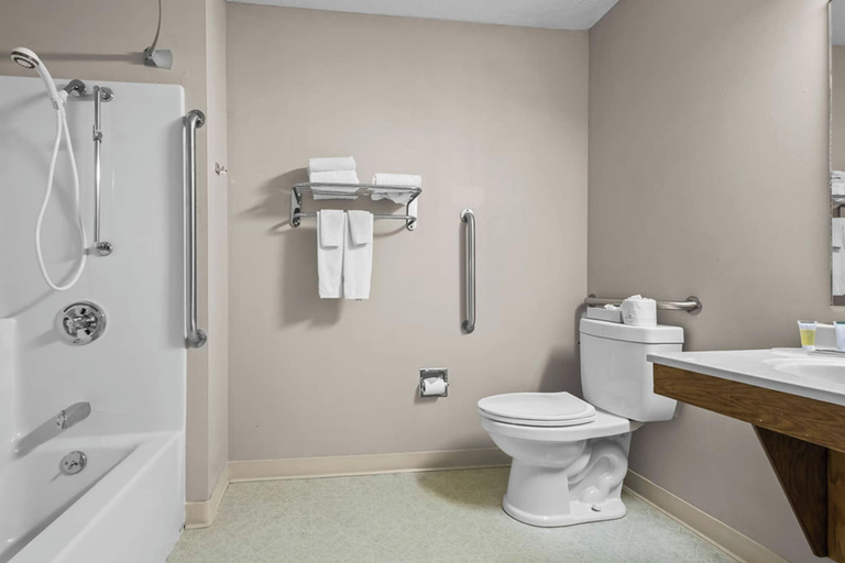 Bathroom 5, Burgundy Inn and Suites, Woodford