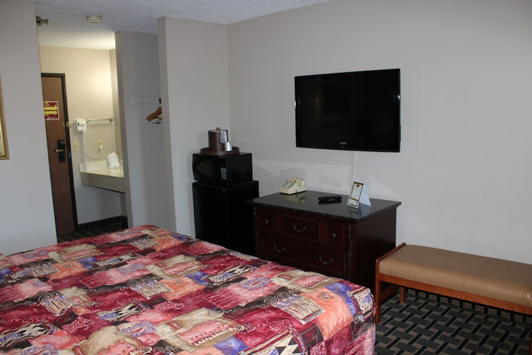 Bedroom 2, Coratel Inn and Suites Maple Grove, Hennepin