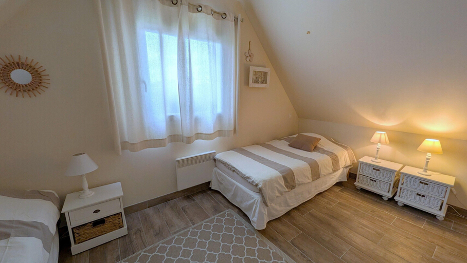 Room 2, Plouneour-trez Holiday Home With Seaview, Finistère