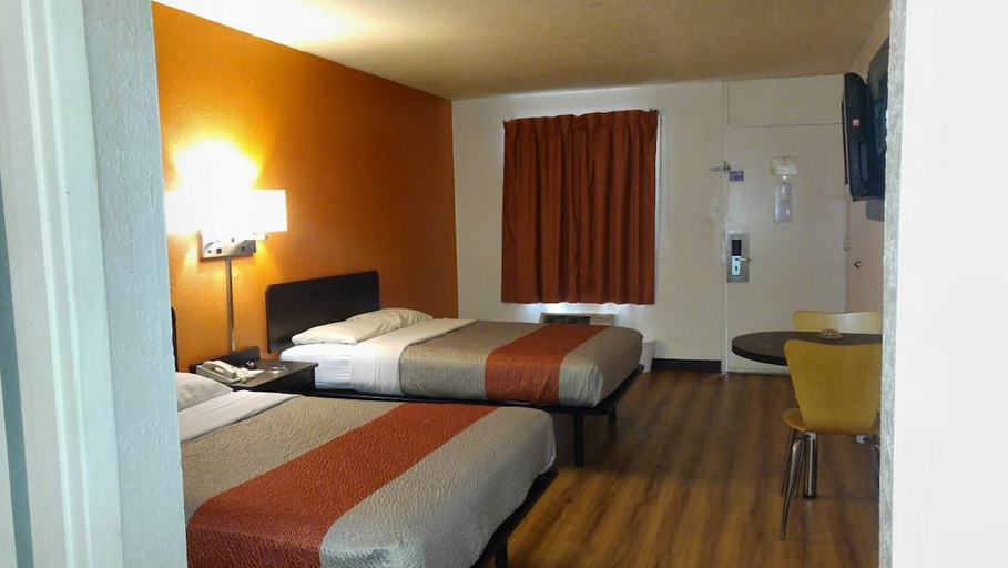 Bedroom 2, Stay 4 Less, Spotsylvania
