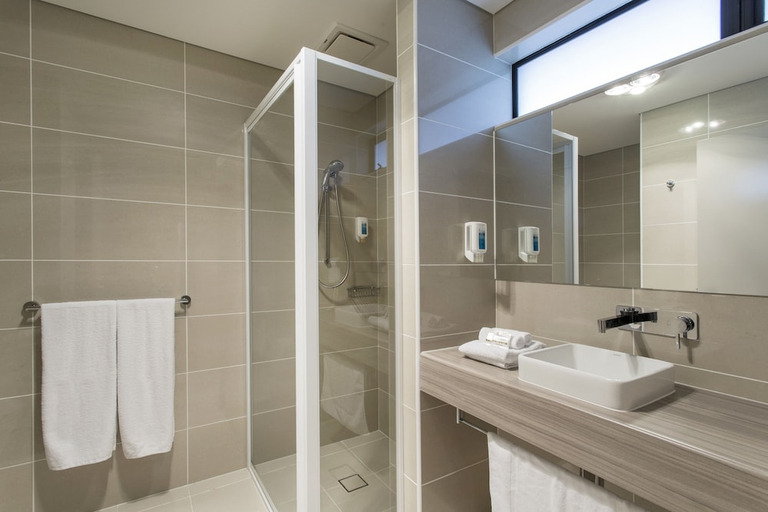 Bathroom, Foreshore Hotel, Clarence