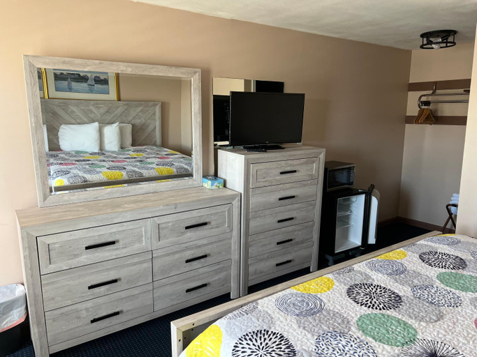 Bedroom 1, Regal Inn Hampton Beach, Rockingham