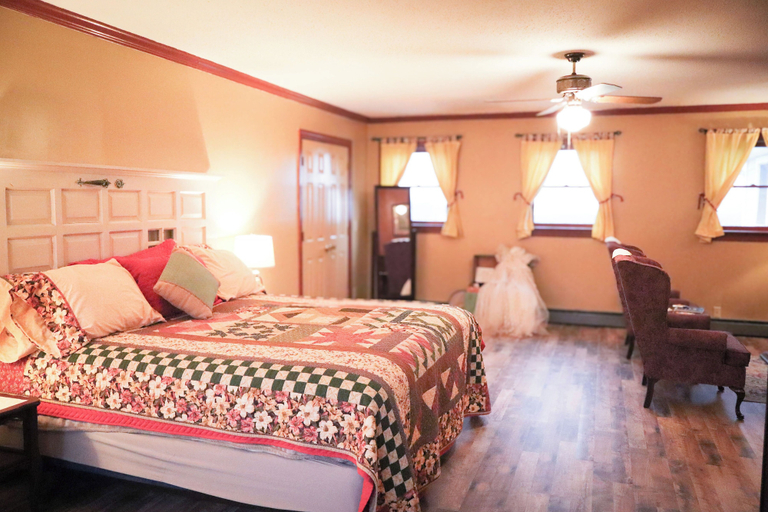 Bedroom 3, Moonlight Manor Bed and Breakfast, Floyd