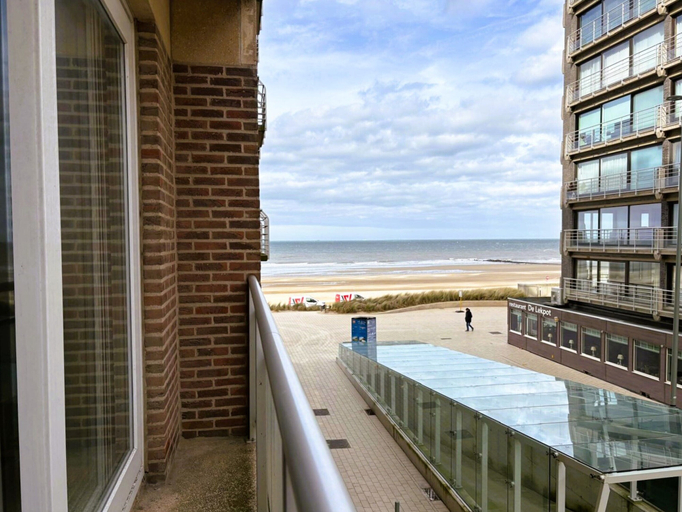 Balcony, Modern Stay With Balcony & Seaview, West-Vlaanderen