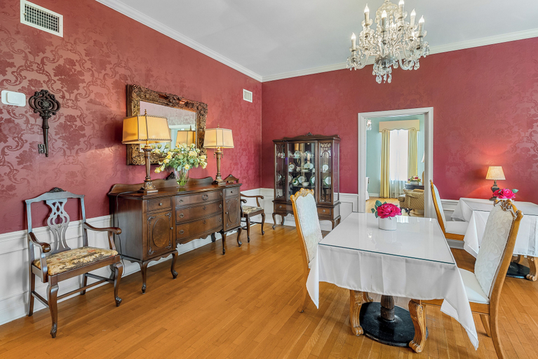 Food & Drinks, The Beland Mansion, Sebastian