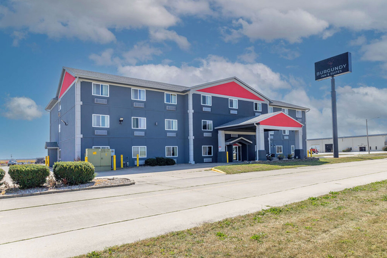Exterior & Views 2, Burgundy Inn and Suites, Woodford