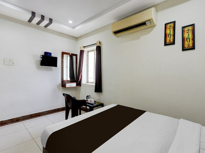 Room 4, Hotel O Benz Circle Vijayawada, Krishna