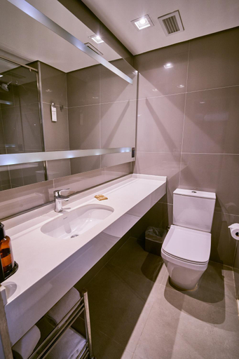 Bathroom 5, Hotel Intercity Porto Maravilha, Rio de Janeiro