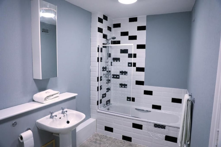 Bathroom, The White Horse, York