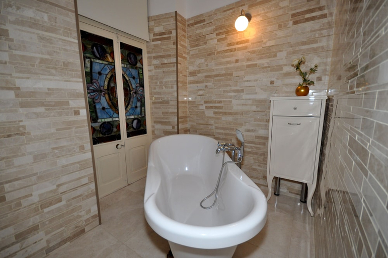 Bathroom 5, Villa Levante, Bornova