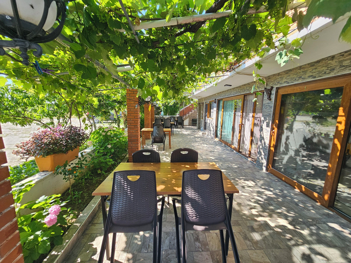 Outdoor dining 2, Melanur Pansiyon, Gökçeada