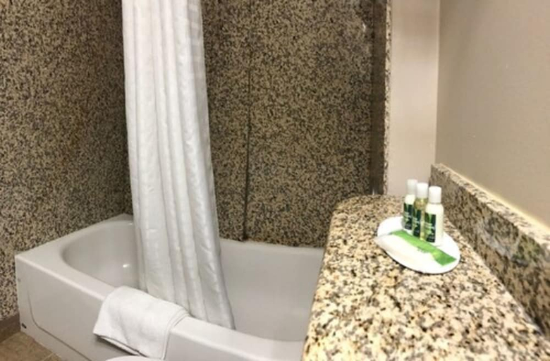 Bathroom 3, Red Maple inn and suites, Muskoka
