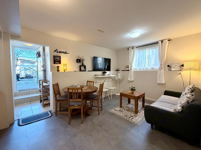 Others 2, 2BR 1BA Garden View Guest Suite - King-size Bed - Free Parking, Greater Vancouver