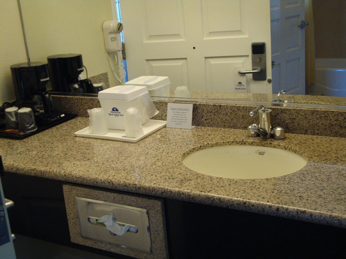 Bathroom 3, Miramar Inn, San Mateo