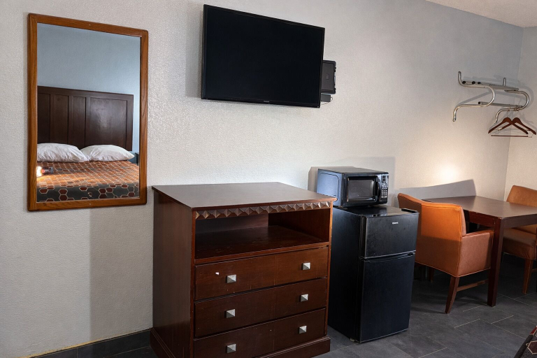 Bedroom 3, Executive Inn Pine Bluff, Jefferson