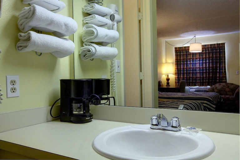 Bathroom, Americas Best Value Inn Comanche, Comanche