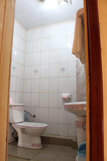 Bathroom 4, Hôtel Santa Lucia, Mfoundi