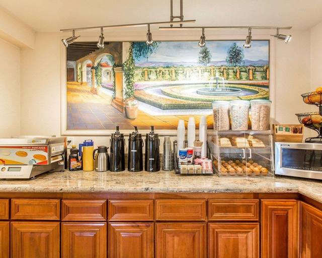 Food & Drinks 4, Rodeway Inn and Suites Colton Riverside, San Bernardino