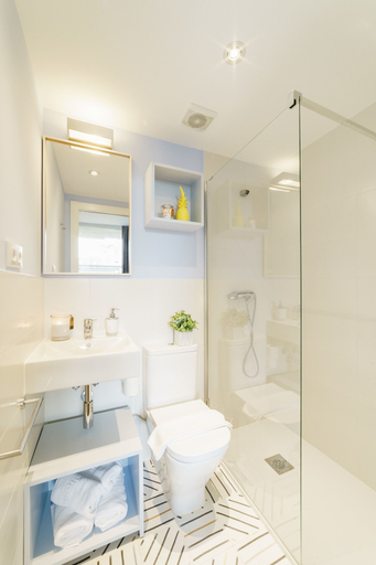 Bathroom 5, House by pillow, Barcelona