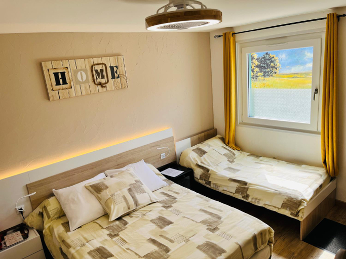 Bedroom 3, L'auberge fleurie, Somme