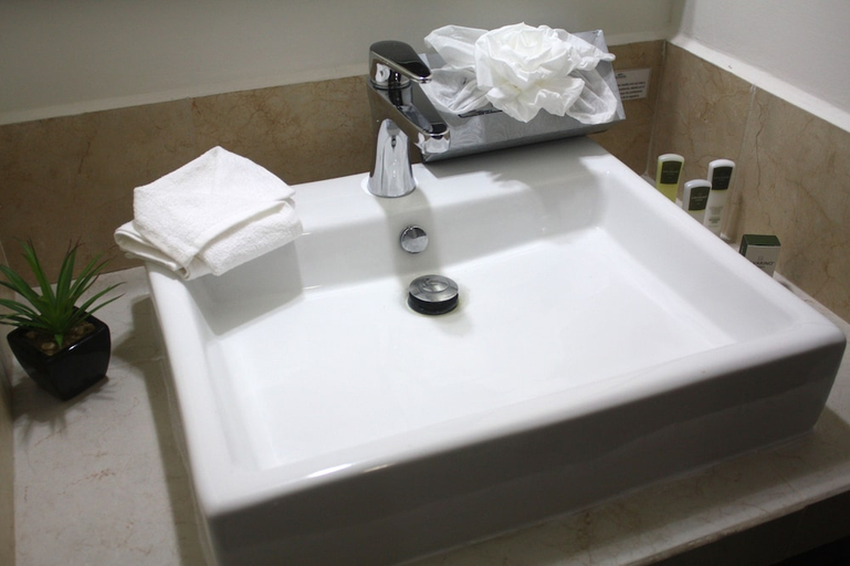Bathroom 3, Marena Suites and Apartments, Mazatlán