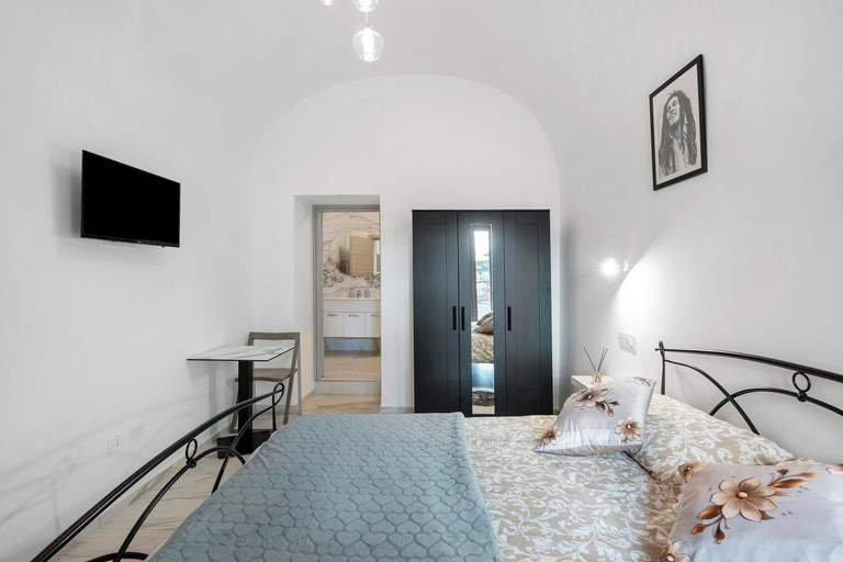 Room 5, Silvana's House, Napoli